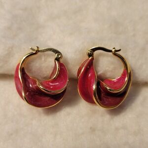 Unsigned Gold Tone Ombre Red Enamel Textured Fire 4th Of July Hoop .75" Earrings